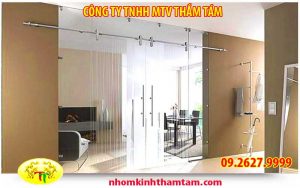 cua-kinh-cuong-luc-mo-truot-treo-tai-gia-lai